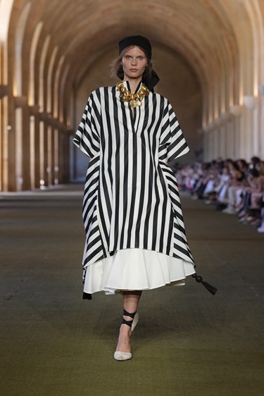 الريف الفرنسي بلمسات معاصرة في مجموعة Jacquemus ربيع 2026